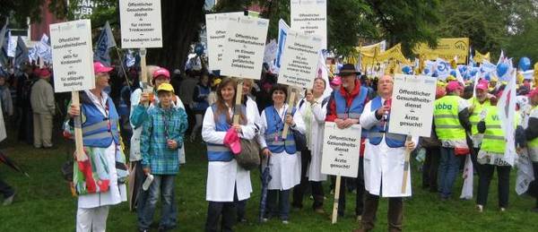 viele Teilnehmer bei Protestveranstaltung