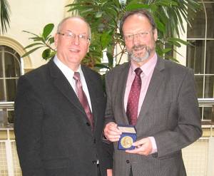 Justinus-Kerner-Medaille an Herrn Dr. med. Peter-Joachim Oertel
